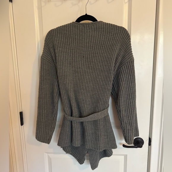 Pretty Little Thing Wrap Grey Cardigan in Size Small- Great Condition!! - Picture 3 of 7